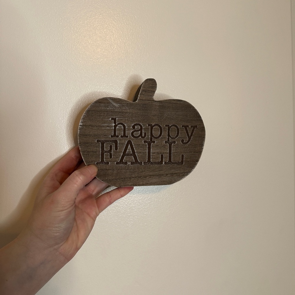 Rustic Brown 'Happy Fall' Table Decor